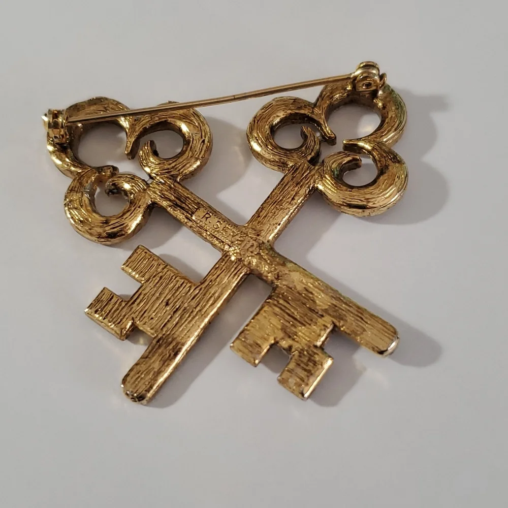 Vintage 80's R. Sirbin Double Rhinestone Key Rhinestone Pin - Picture 2 of 4